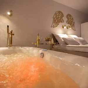 Gold Sauna&jacuzzi Apartment